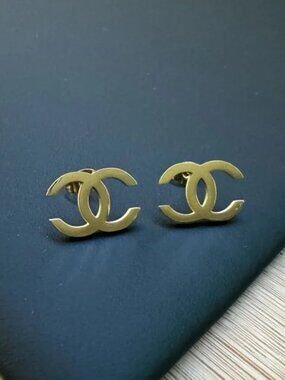 Brand New - Vintage - Gold Earrings - C Earrings - Y2K - Minimialistic